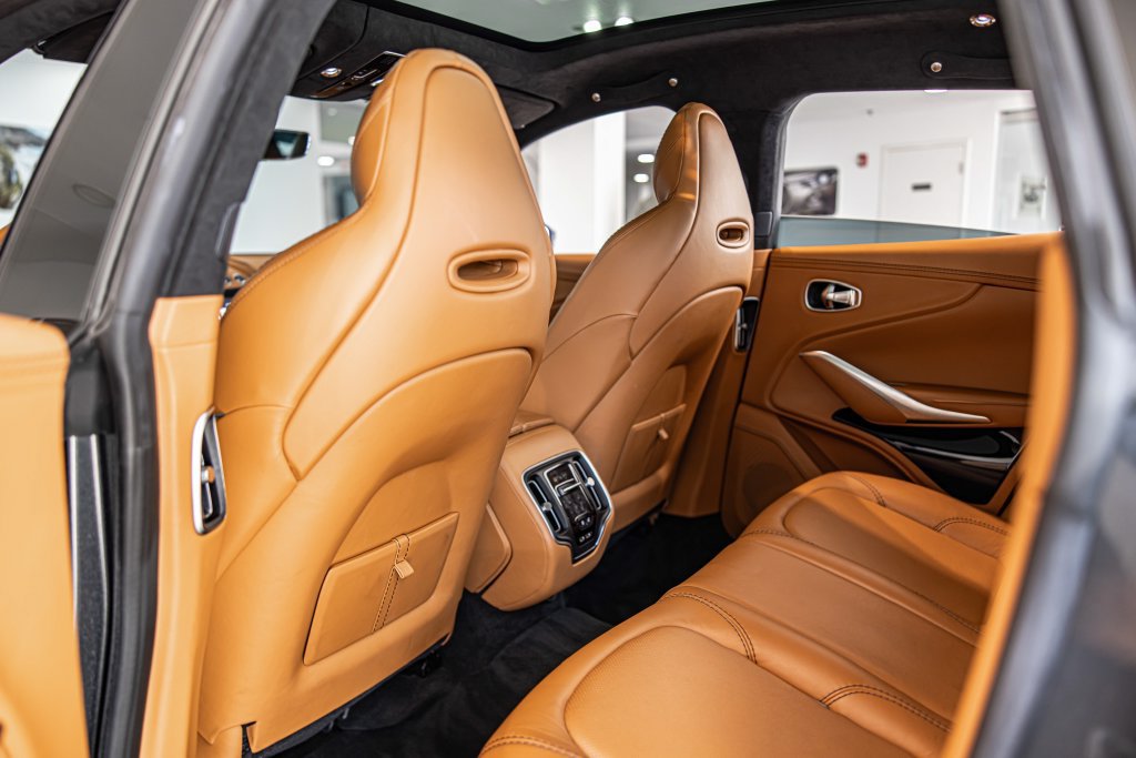 Used 2021 Aston Martin DBX AWD/4WD image 34
