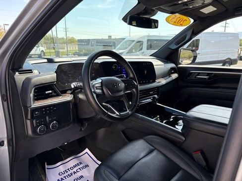 Used 2025 Chevrolet Tahoe Z71 AWD/4WD image 3