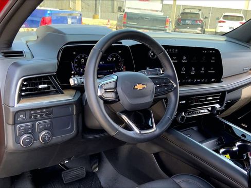 Used 2025 Chevrolet Tahoe High Country AWD/4WD image 18