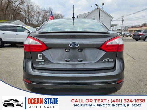 Used 2015 Ford Fiesta SE image 4