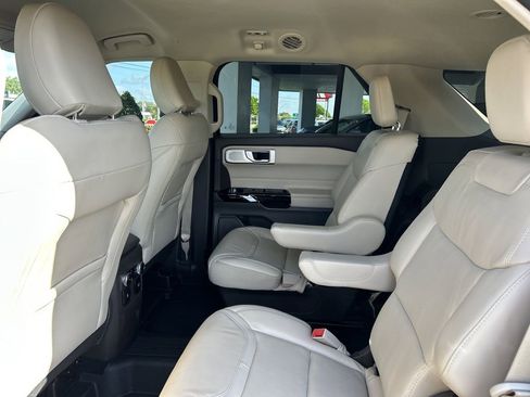 Used 2022 Ford Explorer Platinum w/ Technology Package image 17