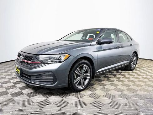 Used 2023 Volkswagen Jetta SE FWD image 3