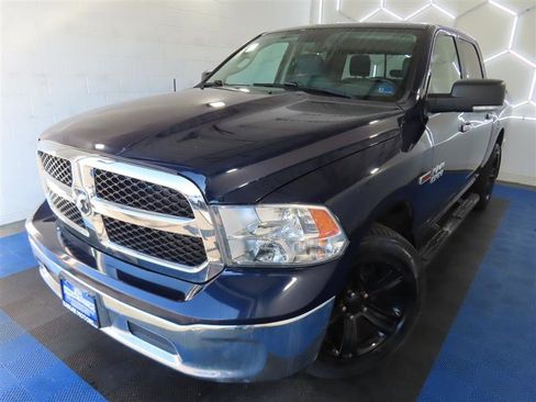 Used 2018 RAM 1500 Classic SLT w/ Luxury Group image 4