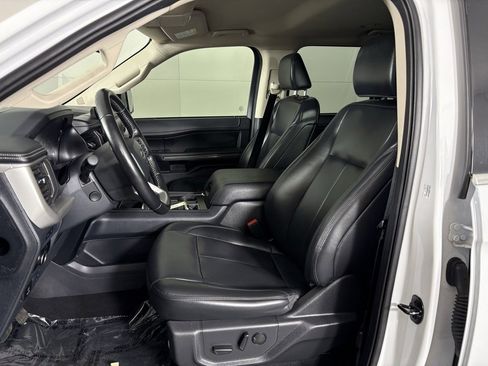 Used 2024 Ford Expedition Max XLT image 16