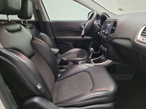 Used 2018 Jeep Compass Latitude FWD image 21