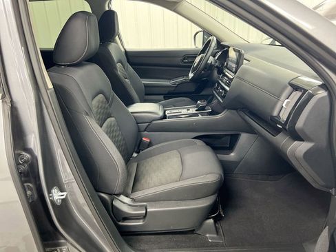 Used 2024 Nissan Pathfinder SV image 21