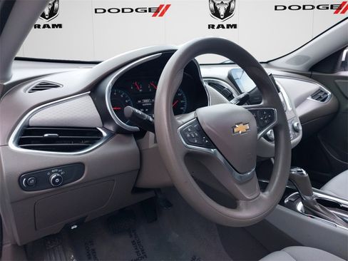 Used 2020 Chevrolet Malibu LT image 13