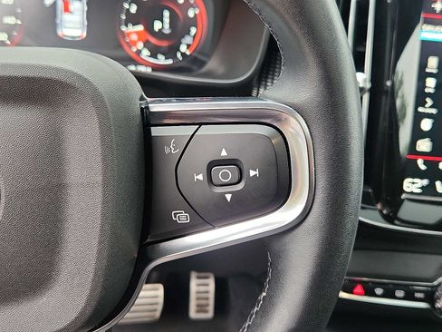 Certified 2022 Volvo XC40 T5 R-Design w/ Advanced Package AWD/4WD image 20