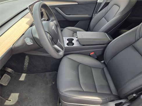 Used 2025 Tesla Model Y Long Range AWD/4WD image 12
