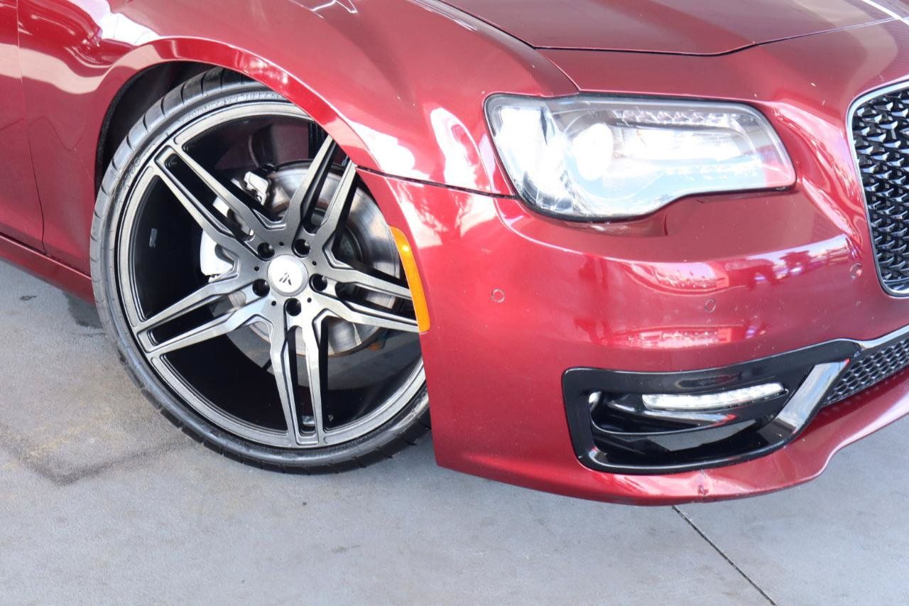 Used 2021 Chrysler 300 S w/ S Model Appearance Package RWD image 4