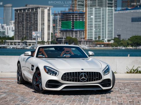 Used 2018 Mercedes-Benz AMG GT Roadster image 2