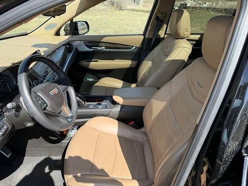 Used 2023 Cadillac XT6 Sport w/ Platinum Package image 8