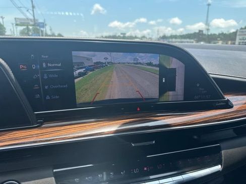 Used 2021 Cadillac Escalade Premium Luxury AWD/4WD image 17