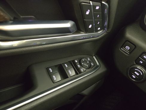 Certified 2024 Chevrolet Silverado 2500 High Country w/ High Country Premium Package AWD/4WD image 33
