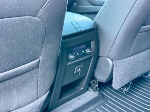 Used 2022 Chevrolet Traverse LT AWD/4WD image 12