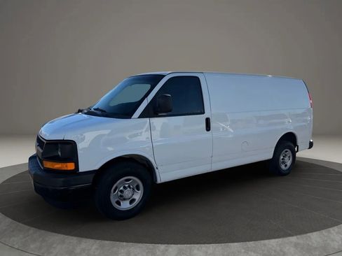 Used 2017 Chevrolet Express 2500 image 2