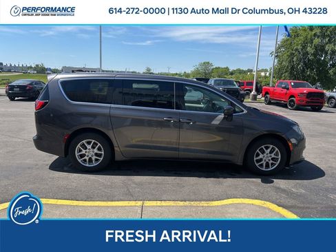 Used 2023 Chrysler Voyager LX FWD image 3