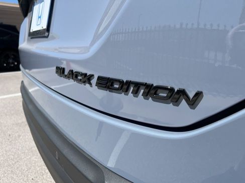 Certified 2025 Honda Pilot Black Edition image 9