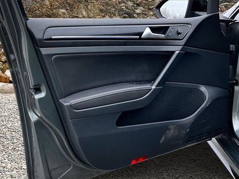 Used 2019 Volkswagen Golf R 4-Door image 19