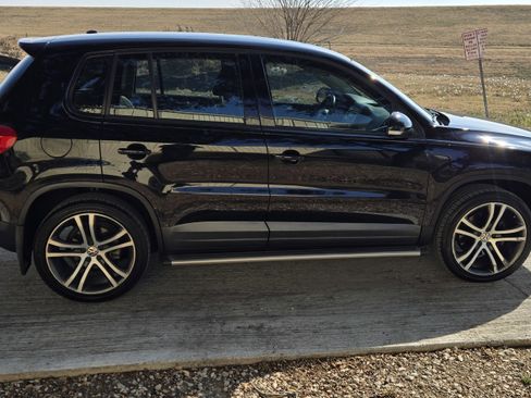 Used 2013 Volkswagen Tiguan S image 10