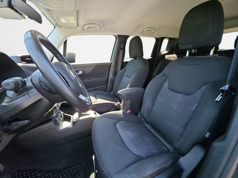 Used 2017 Jeep Renegade Latitude w/ Cold Weather Group AWD/4WD image 9