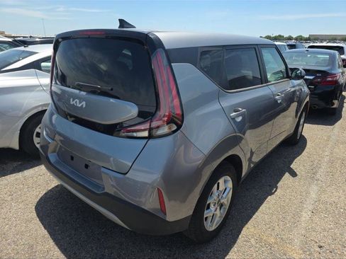 Used 2025 Kia Soul LX w/ LX Technology Package FWD image 9