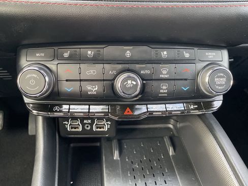 Used 2025 Dodge Durango GT image 19