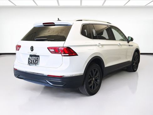 Used 2024 Volkswagen Tiguan SE image 4