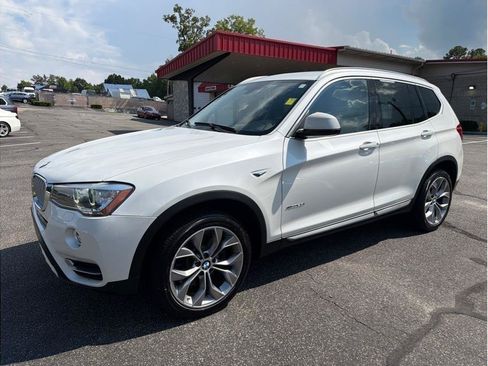 Used 2017 BMW X3 xDrive28i AWD/4WD image 3