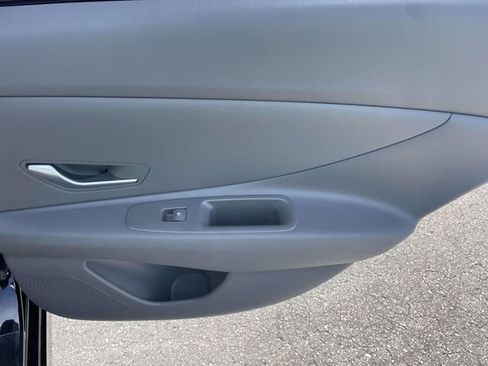 Used 2023 Hyundai Elantra SEL FWD image 9