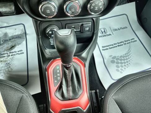 Used 2017 Jeep Renegade Trailhawk image 22