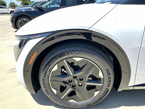 New 2025 Kia EV6 Wind image 19