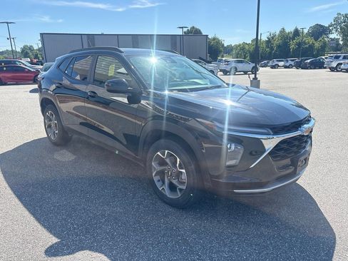 Used 2024 Chevrolet Trax LT w/ Driver Confidence Package FWD image 10