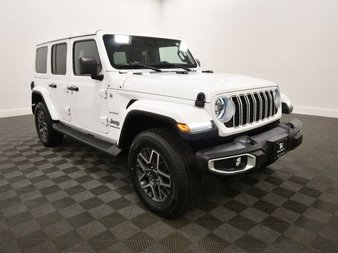 Used 2024 Jeep Wrangler Unlimited Sahara AWD/4WD image 10