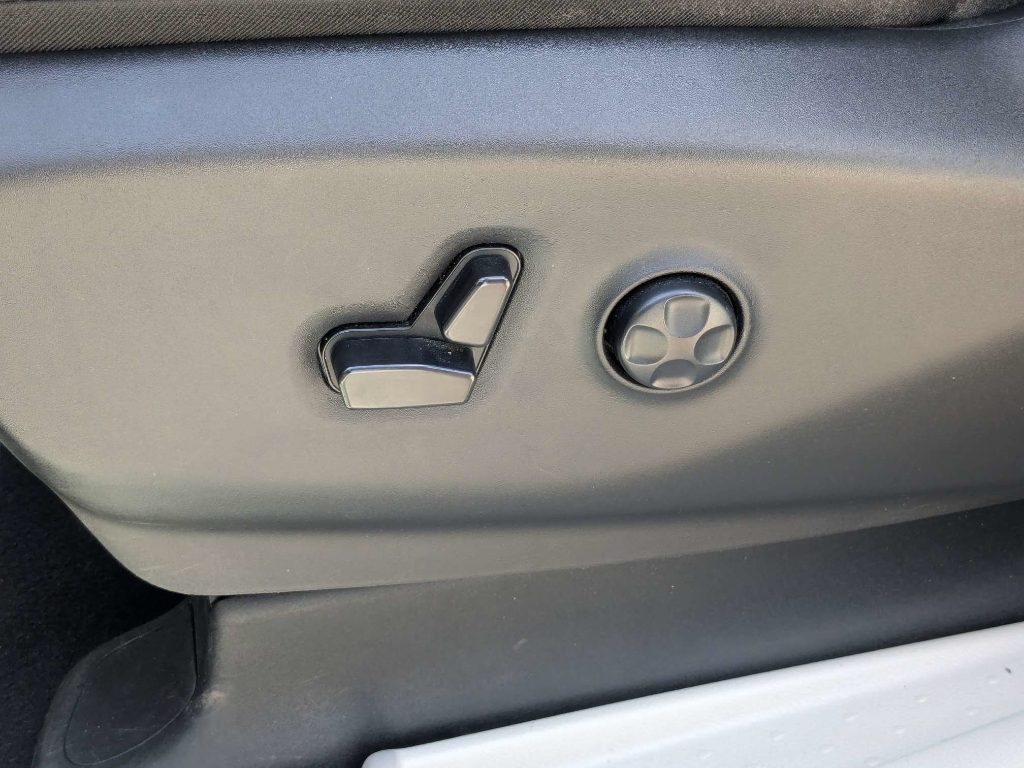 Used 2023 Chrysler Pacifica Touring-L FWD image 22