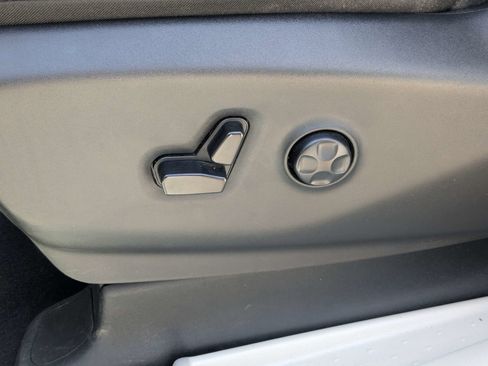 Used 2023 Chrysler Pacifica Touring-L FWD image 22