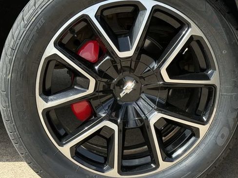 Used 2021 Chevrolet Tahoe RST w/ Luxury Package RWD image 11
