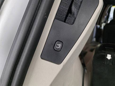 Used 2019 Dodge Grand Caravan SXT image 19