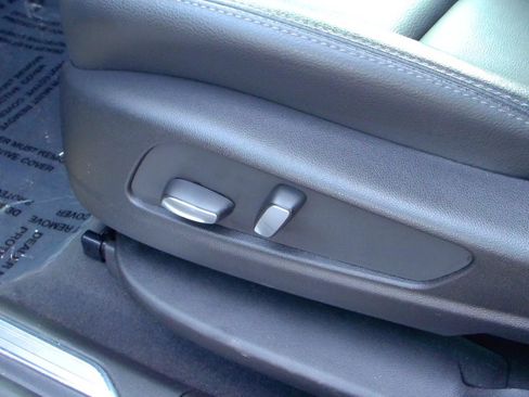 Used 2025 Cadillac XT5 Luxury w/ LPO, Floor Liner Package AWD/4WD image 13