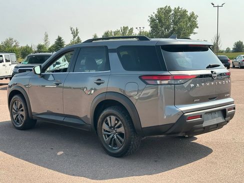 Used 2024 Nissan Pathfinder SV AWD/4WD image 5