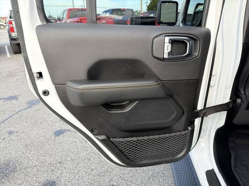 Used 2025 Jeep Wrangler Unlimited Sahara AWD/4WD image 20