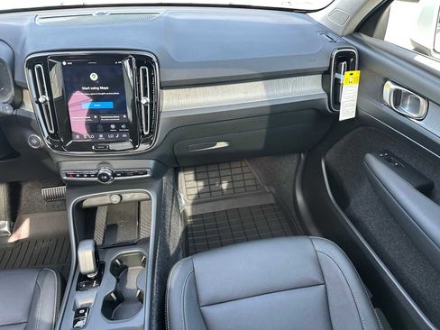 Used 2025 Volvo XC40 B5 Core w/ Protection Package Premier AWD/4WD image 18