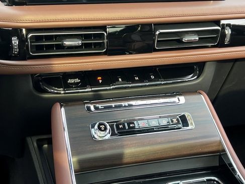 New 2026 Lincoln Aviator Reserve w/ Luxury Package AWD/4WD image 16