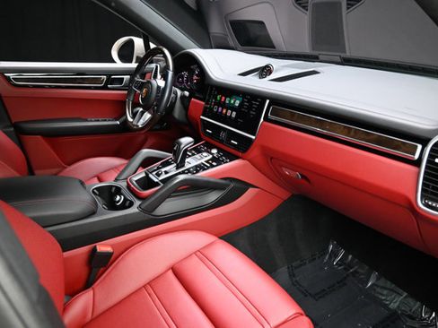 Used 2021 Porsche Cayenne S image 63