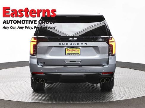Used 2025 Chevrolet Suburban Z71 AWD/4WD image 6