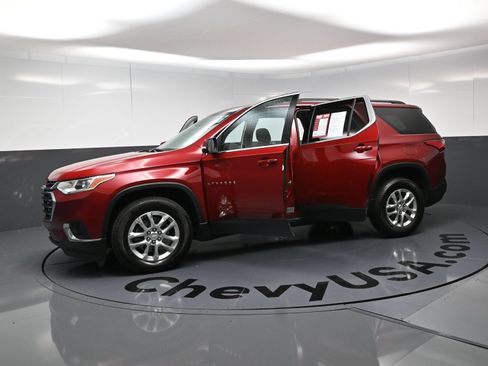 Used 2021 Chevrolet Traverse LT FWD image 21
