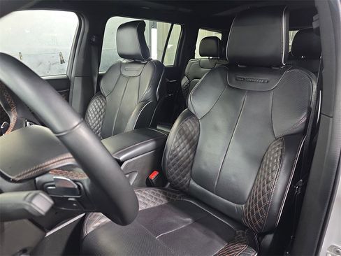 Used 2024 Jeep Grand Cherokee L Summit w/ High Altitude Package image 18