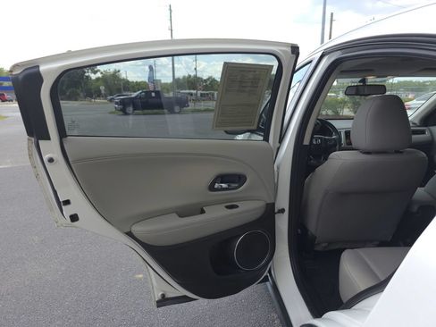 Used 2017 Honda HR-V EX-L image 10