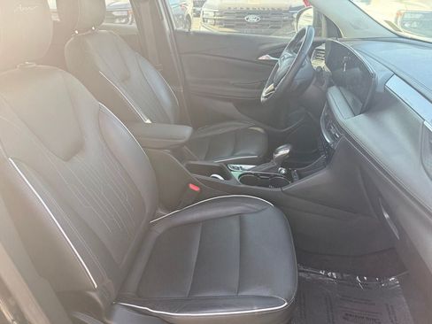 Used 2024 Buick Encore GX Avenir FWD image 10