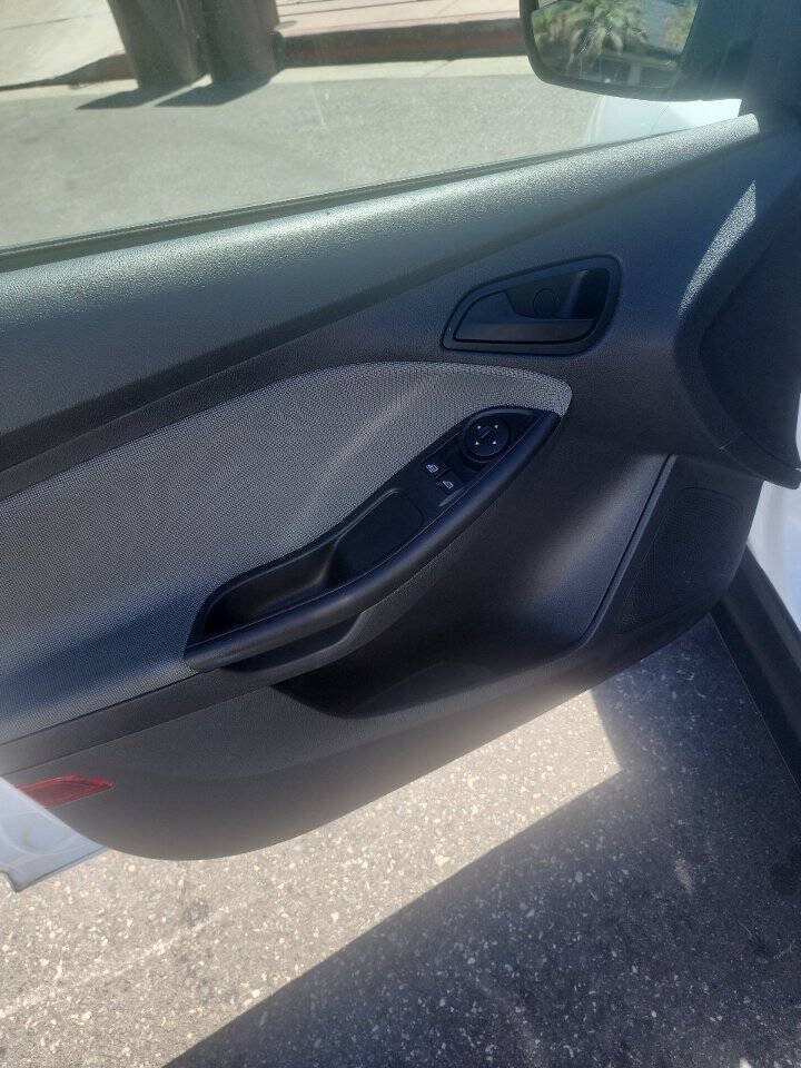 Used 2014 Ford Focus S FWD image 8